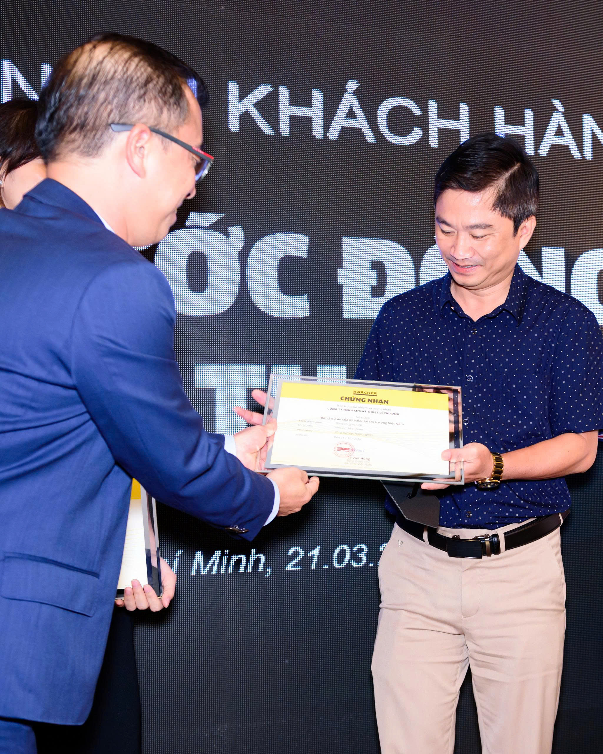 Karcher trao chứng nhận Lê Thương là Đại lý dự án tại Việt Nam